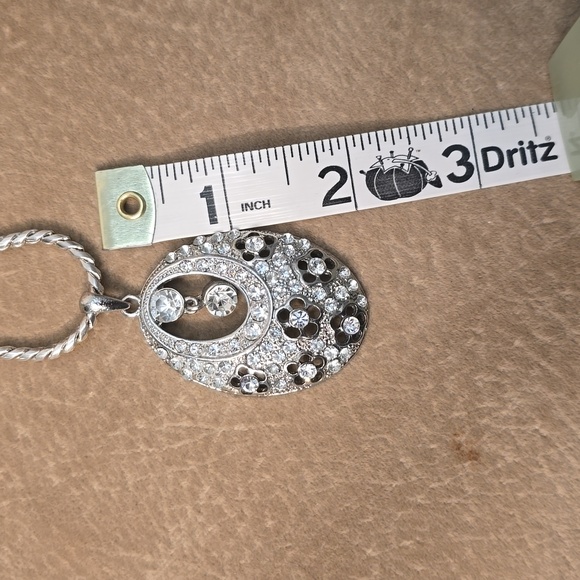Silver tone pendant - Picture 8 of 8